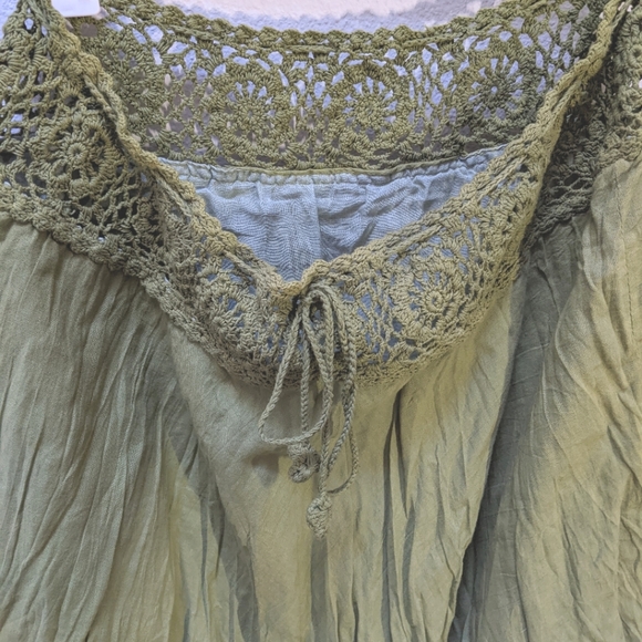 Sold🔴NWOT avocado green crochet waist crinkle midi skirt - Picture 6 of 9